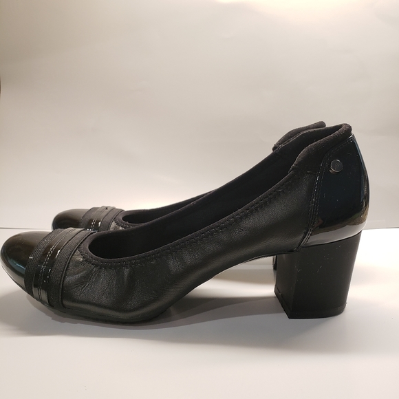 Size 7M, Black 2 inch Heels - Picture 3 of 11